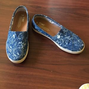 TOMS canvas slip-ons.